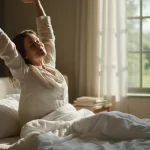 Femme se réveillant reposée après 5 nuits avec l'ashwagandha Shoden® — témoignage sommeil réparé